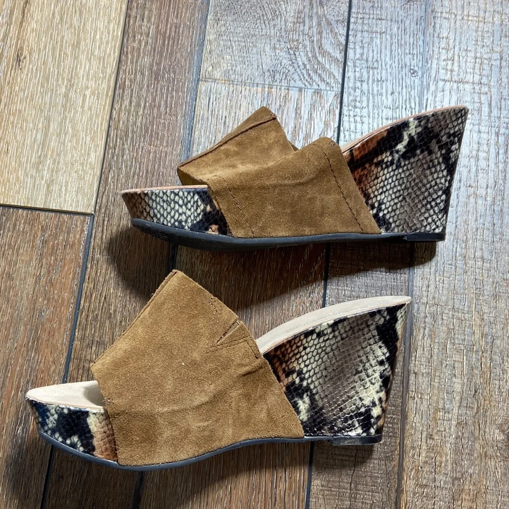Bandolino Suede Platform Sandals Size 9